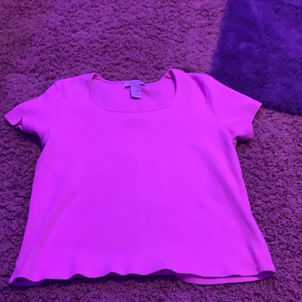 selling their wide necked pink tee!!